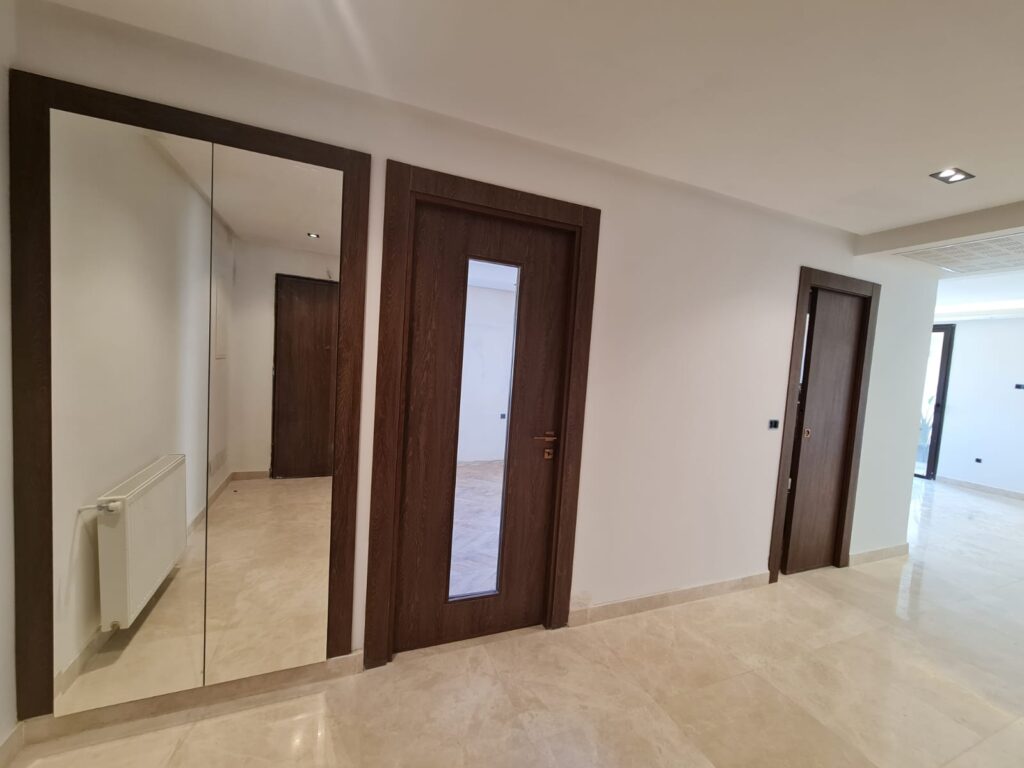 Des portes intérieurs luxueux installé à la résidence green 2 - IBH